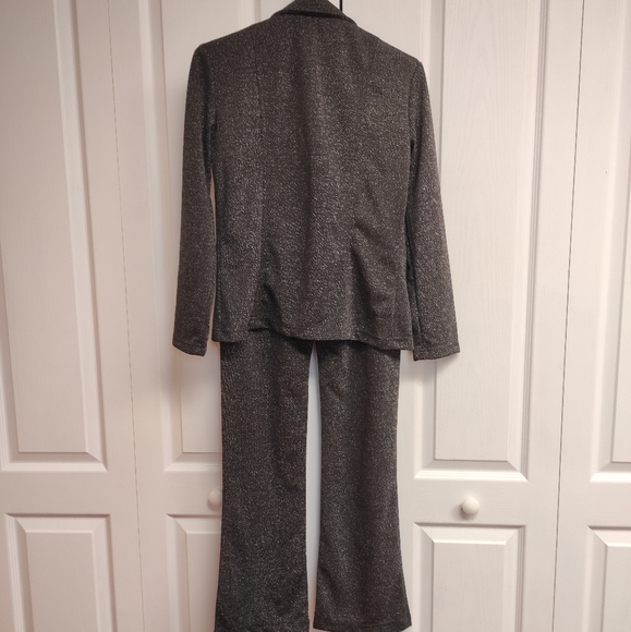 Woman Suit Size 10 - Picture 3 of 3